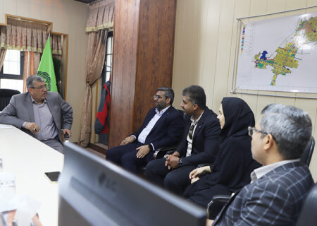 شهردار لار قول همکاری در فضاسازی محیط پیرامونی کتابخانه را داد