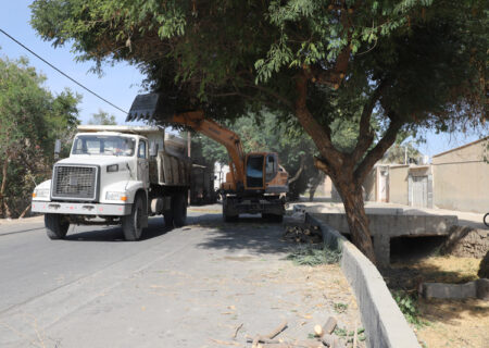 لایروبی رودخانه‌ها و کانال‌های دفع آب‌های سطحی شهر لار