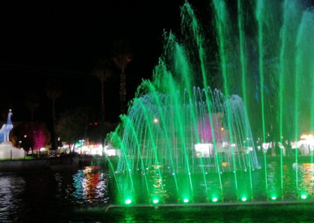 آب‌نمای میدان علم و فناوری شهر لار قد کشید