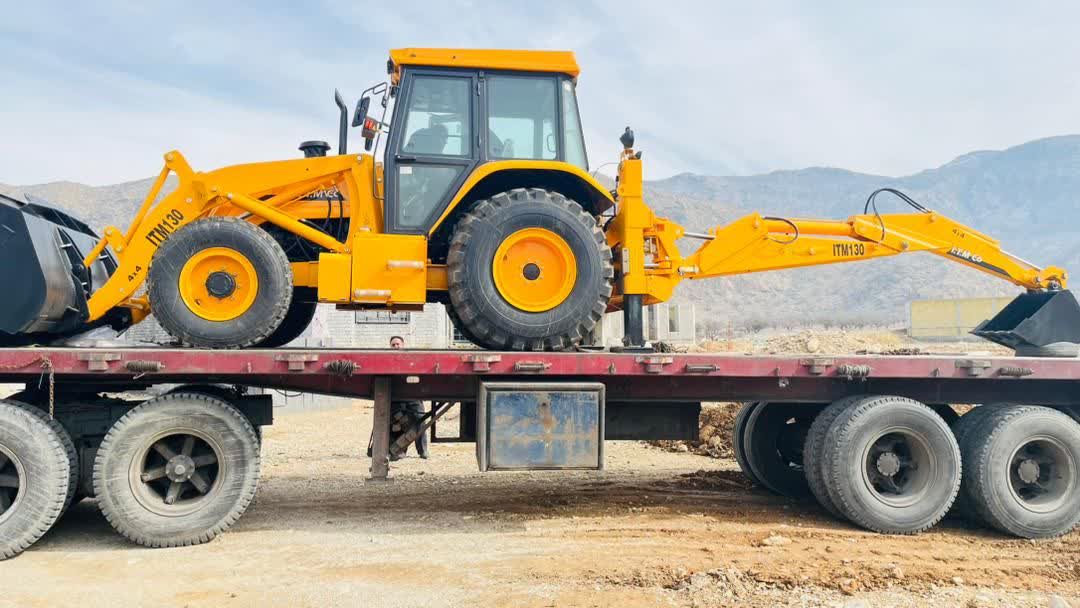 تجهیز ناوگان حمل نقل شهرداری خومه زار به یک دستگاه بیل بکهو