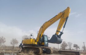 اضافه شدن یک دستگاه بیل مکانیکی زنجیری به مجموعه ماشین آلات عمرانی شهرداری دوزه