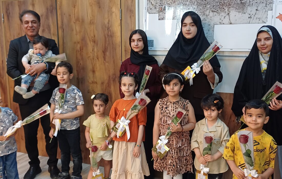 تجلیل از دختران در دهه مبارک کرامت با حضور خانواده سهدای شهرداری لطیفی