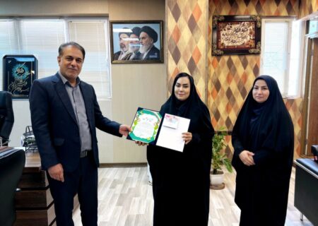 تقدیر از مسئول روابط عمومی شهرداری لطیفی توسط علی اصغر علیپور شهردار