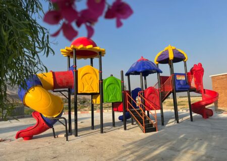 آغاز نصب وسایل بازی در بخش تفریحی پارک شهر لطیفی